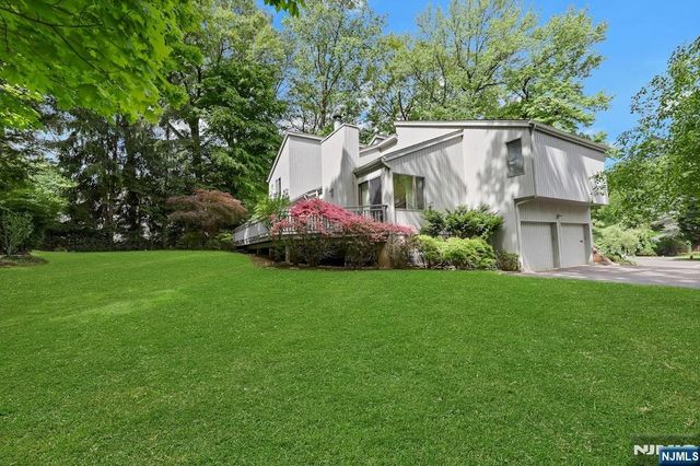 18 Mission Way, Tenafly, NJ 07670