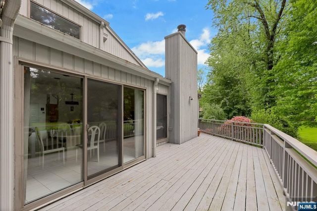 18 Mission Way, Tenafly, NJ 07670