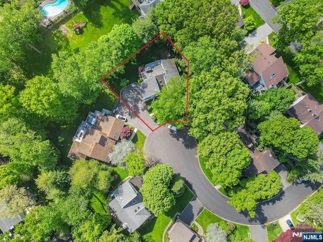 18 Mission Way, Tenafly, NJ 07670