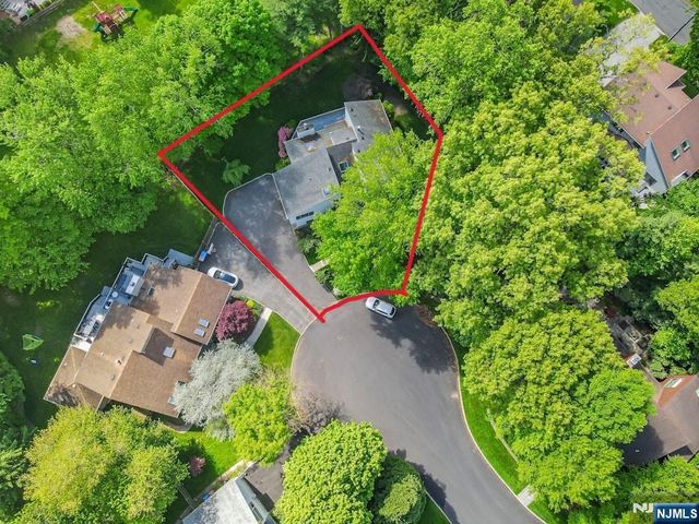 18 Mission Way, Tenafly, NJ 07670