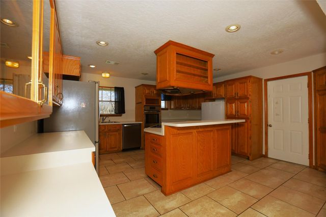 113 Old Angleton Road, Lake Jackson, TX 77566