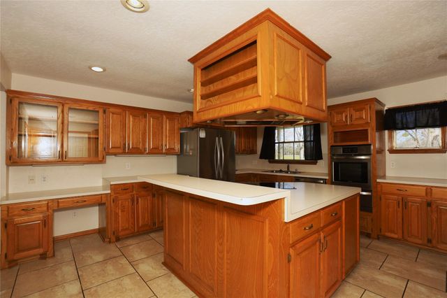 113 Old Angleton Road, Lake Jackson, TX 77566