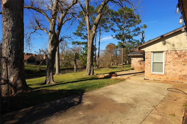 113 Old Angleton Road, Lake Jackson, TX 77566