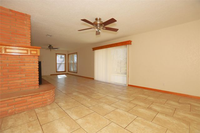 113 Old Angleton Road, Lake Jackson, TX 77566