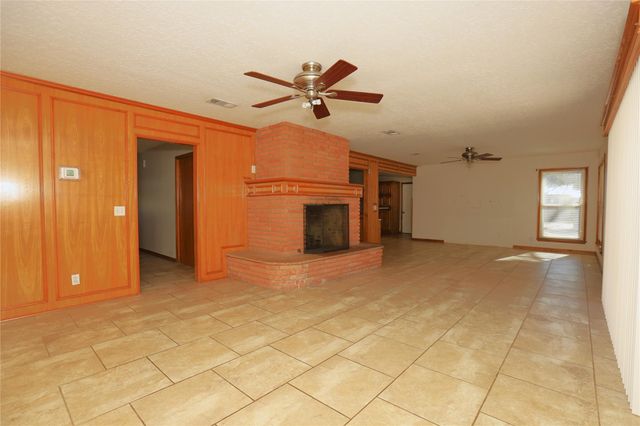 113 Old Angleton Road, Lake Jackson, TX 77566