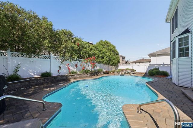 6 Lamring Drive, Fair Lawn, NJ 07410