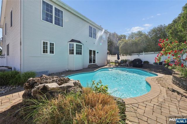 6 Lamring Drive, Fair Lawn, NJ 07410