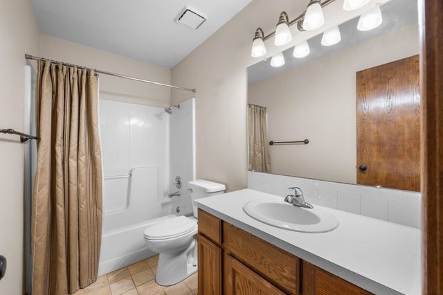 2416 N Amarado St, Wichita, KS 67205