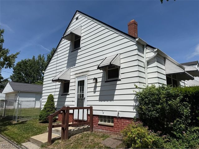 21203 Raymond Street, Maple Heights, OH 44137