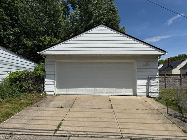 21203 Raymond Street, Maple Heights, OH 44137