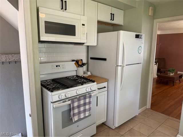 21203 Raymond Street, Maple Heights, OH 44137
