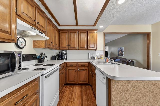 1778 Lionsgate Circle, Bethany, OK 73008