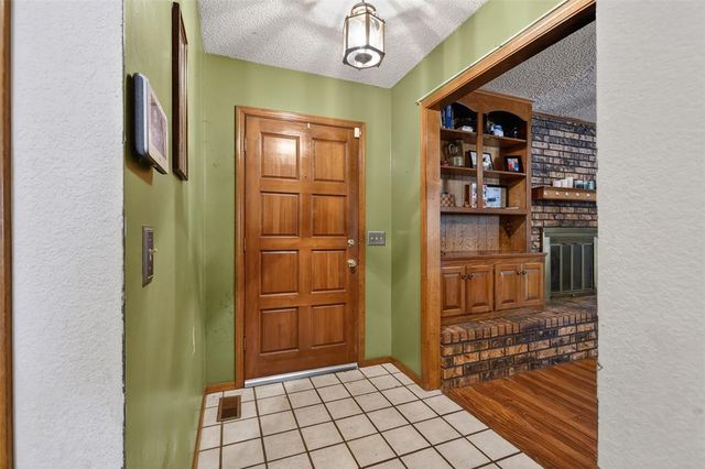 1778 Lionsgate Circle, Bethany, OK 73008