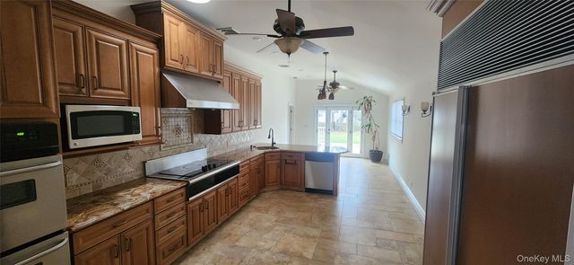 1524 Express Drive S 1st Floor, Brentwood, NY 11717