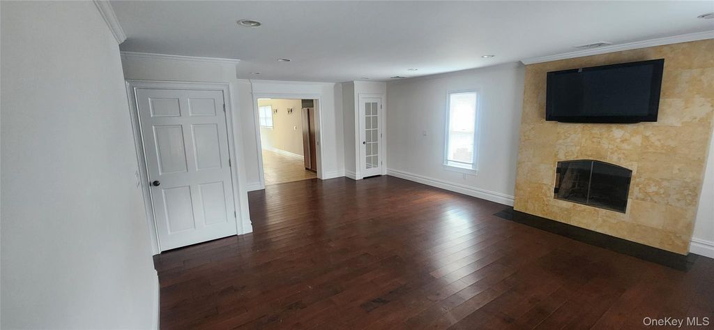 1524 Express Drive S 1st Floor, Brentwood, NY 11717