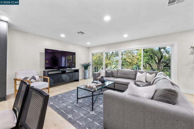 7 Los Amigos, Orinda, CA 94563