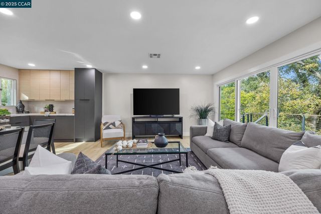 7 Los Amigos, Orinda, CA 94563