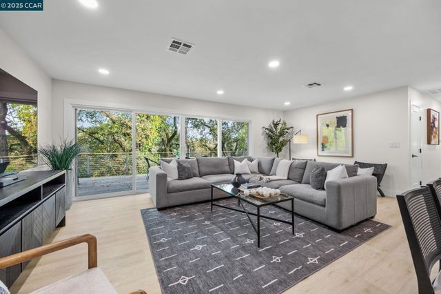 7 Los Amigos, Orinda, CA 94563