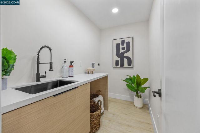 7 Los Amigos, Orinda, CA 94563