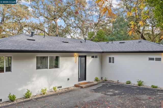 7 Los Amigos, Orinda, CA 94563