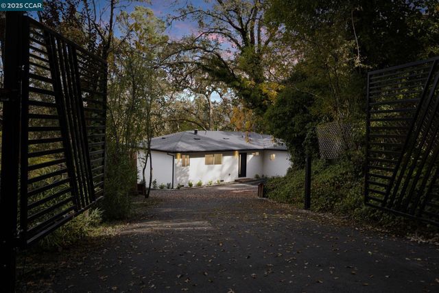 7 Los Amigos, Orinda, CA 94563