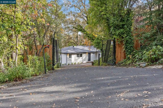 7 Los Amigos, Orinda, CA 94563