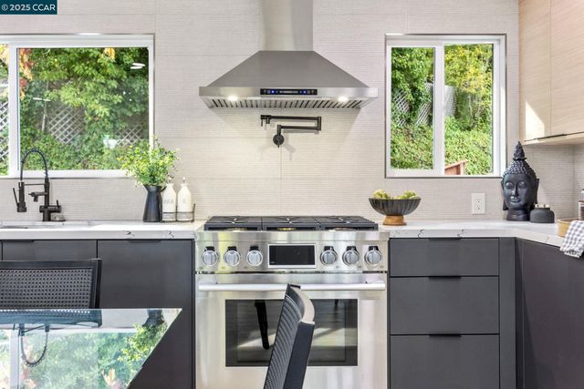 7 Los Amigos, Orinda, CA 94563