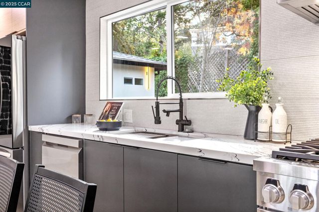 7 Los Amigos, Orinda, CA 94563