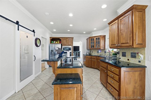 5868 W 493, Pryor, OK 74361
