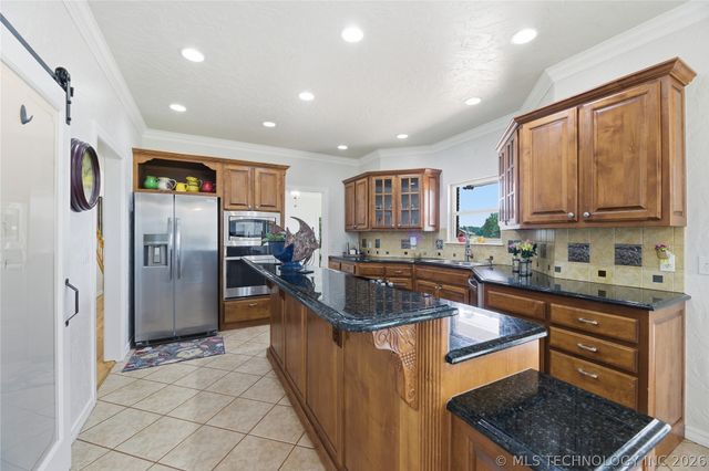 5868 W 493, Pryor, OK 74361
