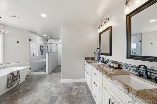 5868 W 493, Pryor, OK 74361