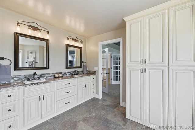 5868 W 493, Pryor, OK 74361