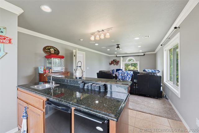 5868 W 493, Pryor, OK 74361