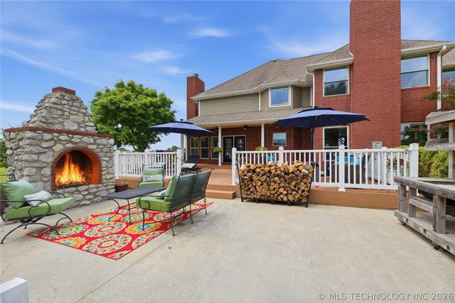 5868 W 493, Pryor, OK 74361