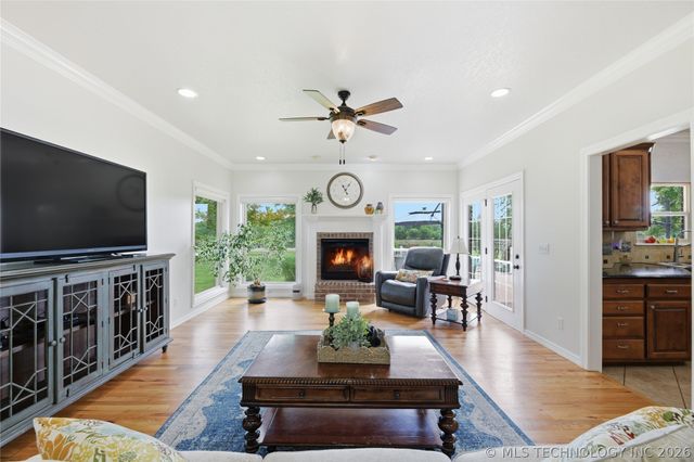 5868 W 493, Pryor, OK 74361