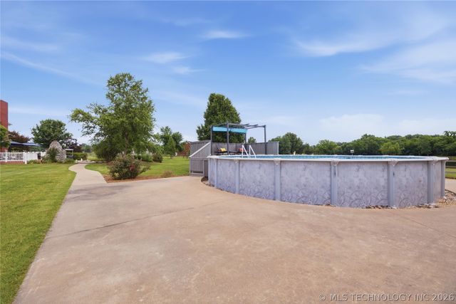 5868 W 493, Pryor, OK 74361
