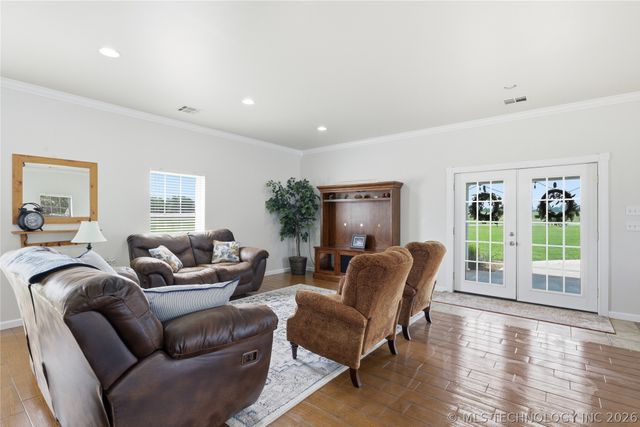 5868 W 493, Pryor, OK 74361
