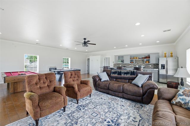 5868 W 493, Pryor, OK 74361
