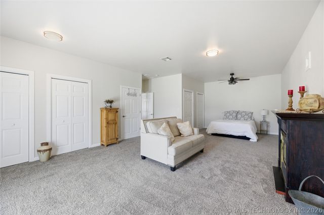 5868 W 493, Pryor, OK 74361