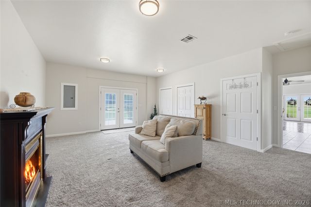 5868 W 493, Pryor, OK 74361