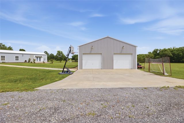 5868 W 493, Pryor, OK 74361