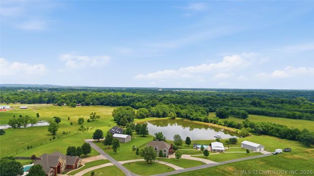 5868 W 493, Pryor, OK 74361
