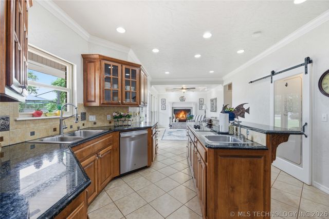 5868 W 493, Pryor, OK 74361