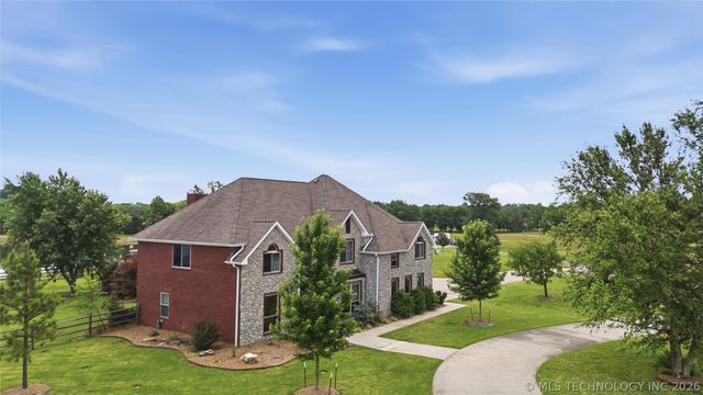 5868 W 493, Pryor, OK 74361