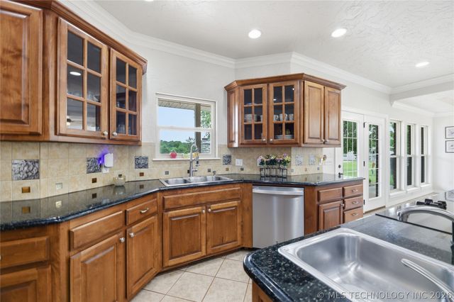 5868 W 493, Pryor, OK 74361