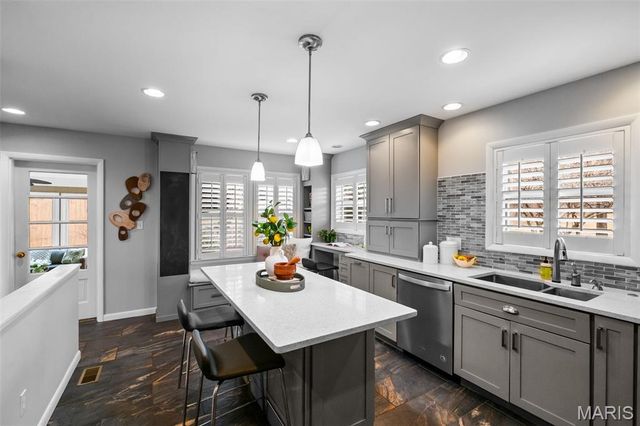 1889 N Signal Hills Drive, Kirkwood, MO 63122