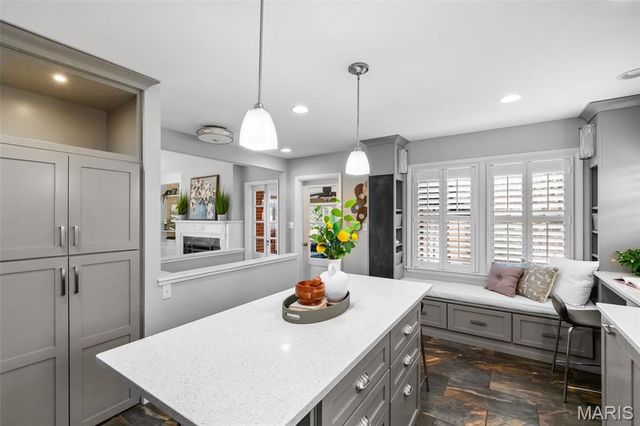 1889 N Signal Hills Drive, Kirkwood, MO 63122