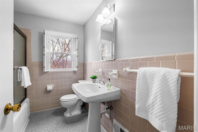 1889 N Signal Hills Drive, Kirkwood, MO 63122