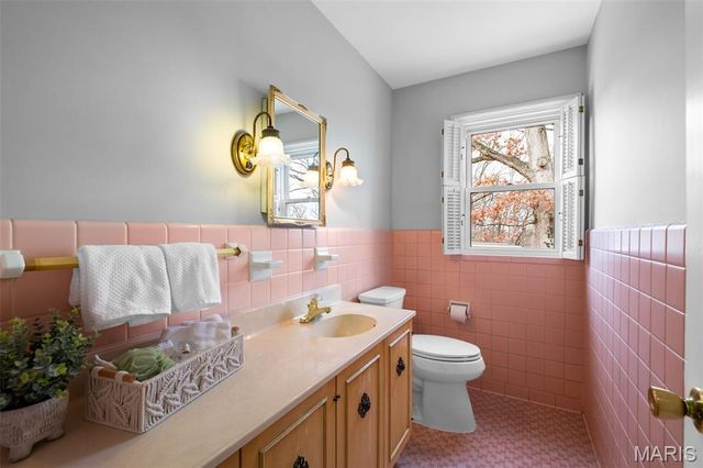 1889 N Signal Hills Drive, Kirkwood, MO 63122