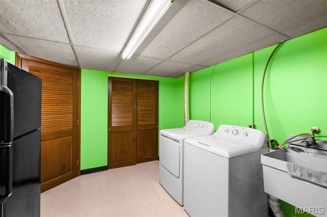 1889 N Signal Hills Drive, Kirkwood, MO 63122